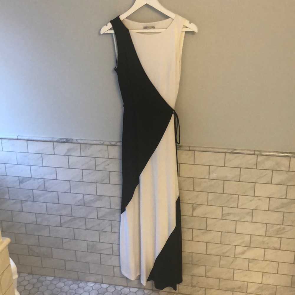 Chic and modern black & white maxi dress